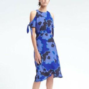 🌟Host Pick🌟 Banana Republic Blue floral cold shoulder dress
